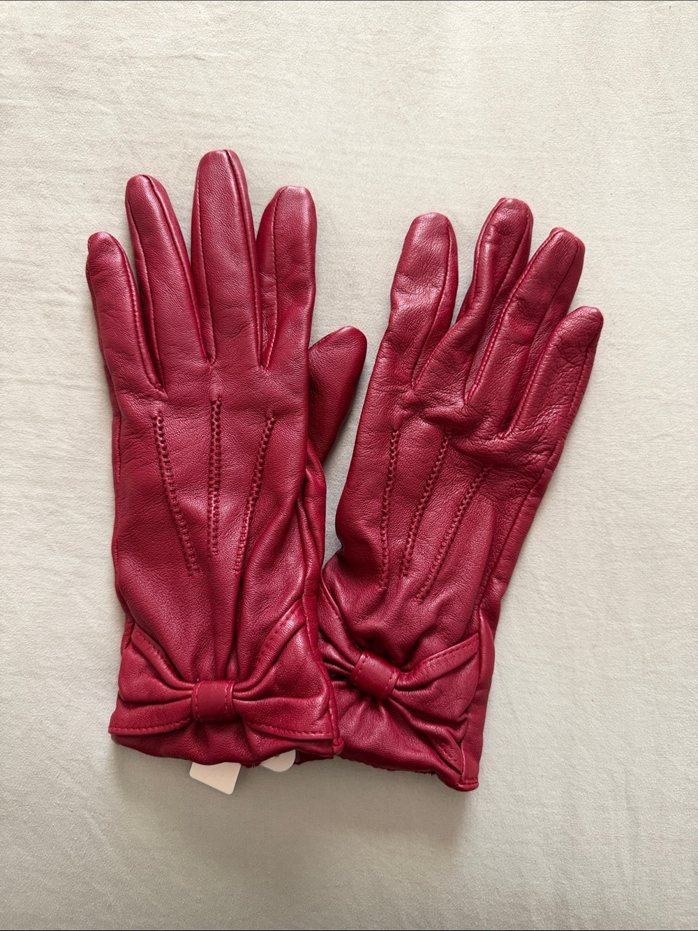 Classic Women's Bow-Accent Leather Gloves - Burgundy
